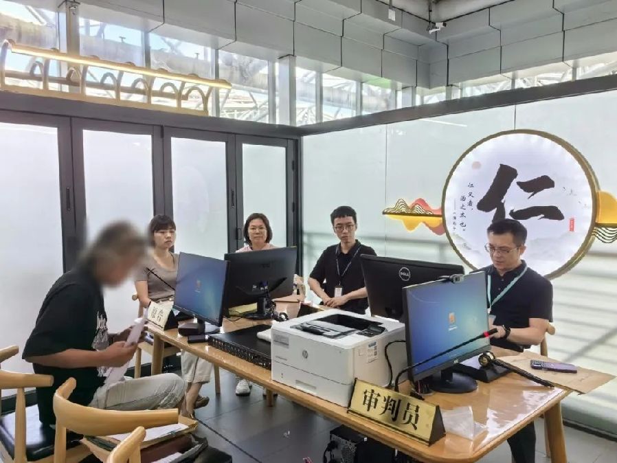 ▲中山市行政爭(zhēng)議調(diào)解中心成功調(diào)解全市首例涉港澳行政糾紛。.jpg