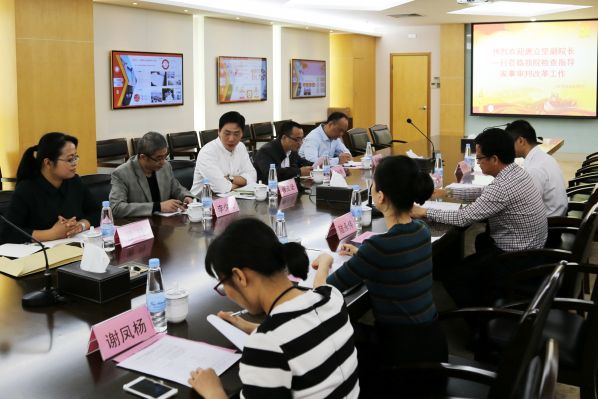 1、4月18日,我院唐立堅副院長一行5人到市第一法院進行調(diào)研并召開座談會.jpg
